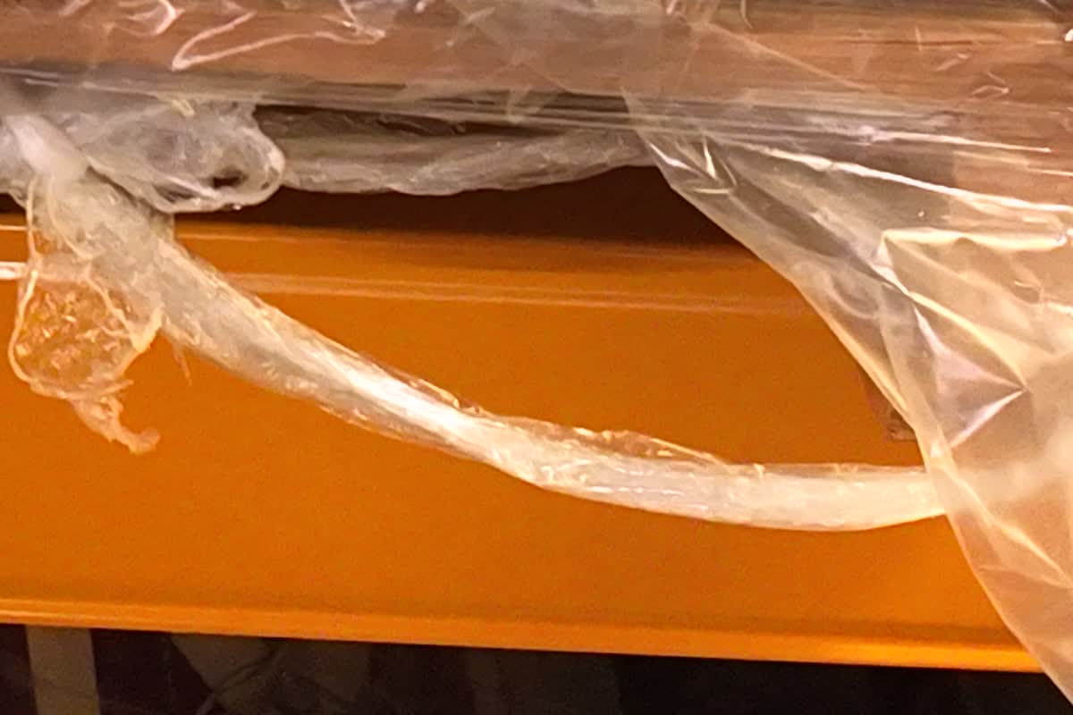 Pallet visibility and wrapping: scene quality affects readability.